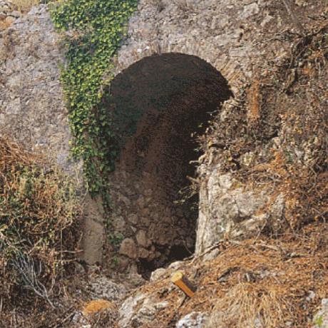 Καρυά, το πέτρινο γεφύρι Μάρκους στη θέση Ανεμομύλια χτίστηκε από Ενετούς, ΚΑΡΥΑ (Κωμόπολη) ΛΕΥΚΑΔΑ