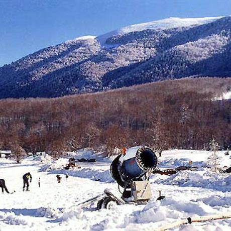3-5 Pigadia, a machine creating snow, 3-5 PIGADIA (Ski centre) NAOUSSA