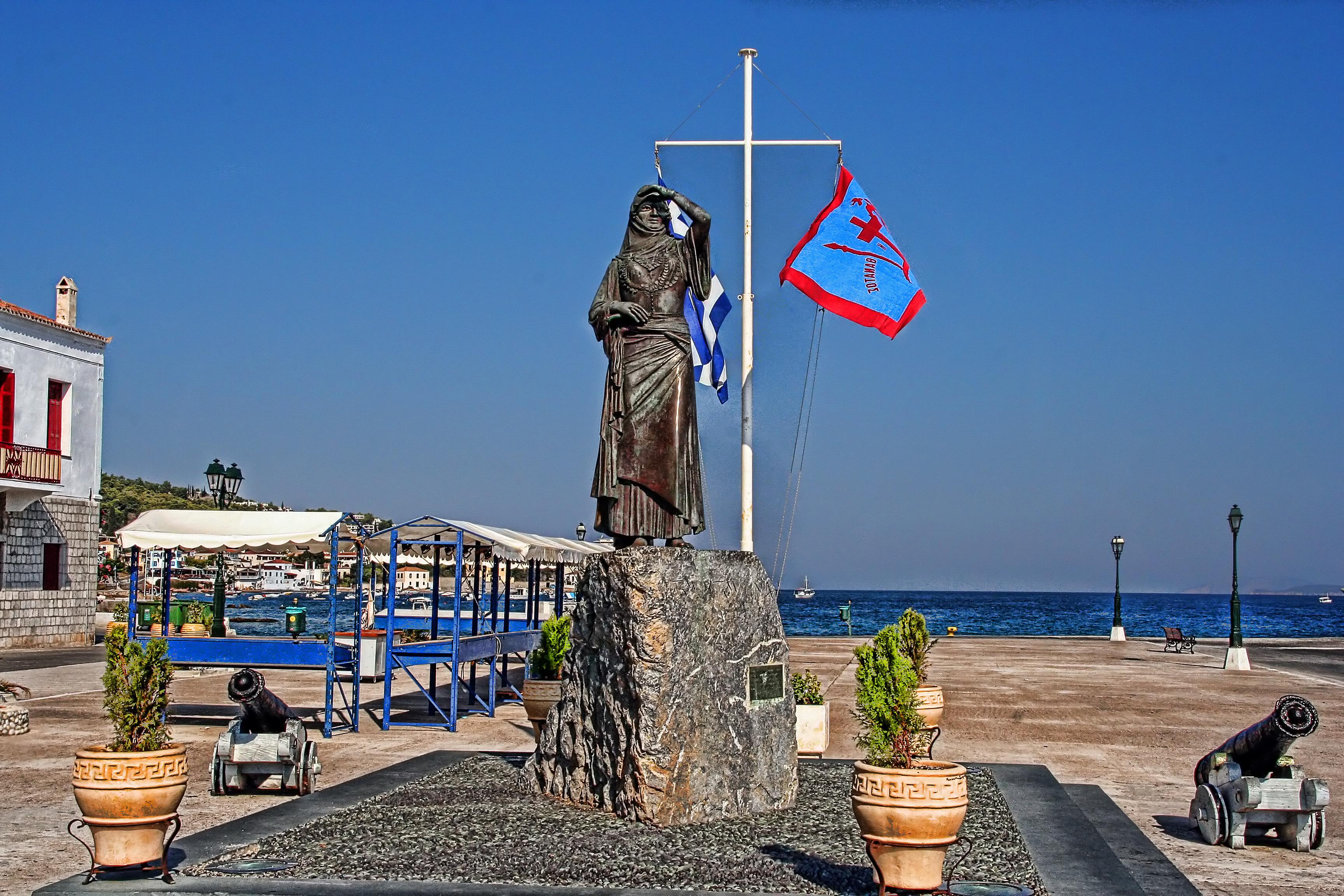 Statue of the 1821 war heroine Bouboulina in the port of Spetses. SPETSES (Small town) PIRAEUS