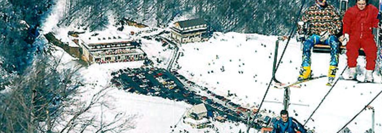Πανοραμική θέα του Χιονοδρομικού Κέντρου από τους αναβατήρες