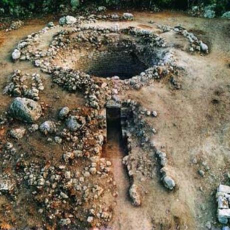 Τζανάτα, θολωτός μυκηναϊκός τάφος (1350-1100 π.Χ.), ΤΖΑΝΑΤΑ (Οικισμός) ΚΕΦΑΛΛΟΝΙΑ