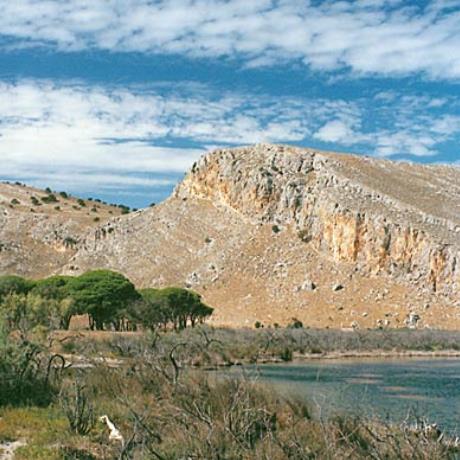 Καλογριά, άποψη του μοναδικού οικοσυστήματος που σχηματίζεται από τα Μαύρα Βουνά, το δάσος Στροφυλιάς & τη λίμνη Πρόκοπου, ΚΑΛΟΓΡΙΑ (Οικισμός) ΠΑΤΡΑ