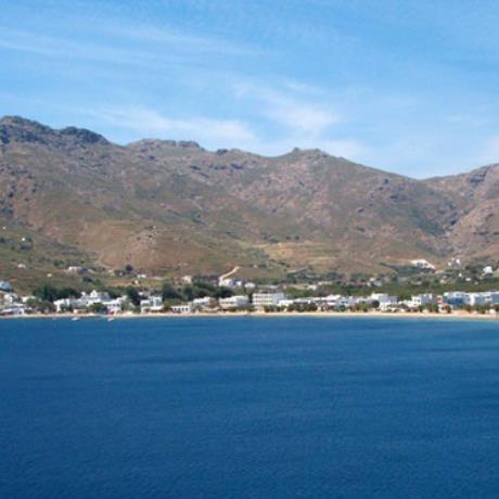 Αυλόμωνας, πολυσύχναστη παραλία στην βόρεια άκρη του Λιβαδιού, μήκους 1 χλμ. περίπου, ΑΥΛΟΜΩΝΑΣ (Παραλία) ΣΕΡΙΦΟΣ