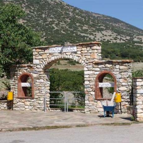 Πετρούσα, η είσοδος για το εξωκκλήσι της Αγίας Τριάδας στο φαράγγι, ΠΕΤΡΟΥΣΣΑ (Κωμόπολη) ΔΡΑΜΑ