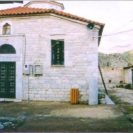 Προαύλιο της μονής της Παναγίας με αρχαιότητες - Ψωφίς, ΨΩΦΙΣ (Αρχαία πόλη) ΑΧΑΪΑ