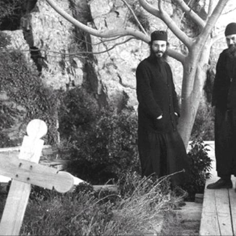Αγιον Όρος - οι πρώτες ιστορικές μαρτυρίες για παρουσία μοναχών στον Αθω ανάγονται στο πρώτο μισό του 9ου αιώνα, ΑΓΙΟΝ ΟΡΟΣ (Βουνό) ΧΑΛΚΙΔΙΚΗ