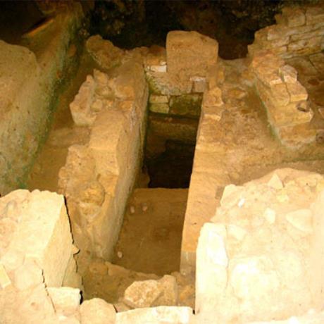 Το Εσωτερικό του τάφου στα Τζανάτα., ΤΖΑΝΑΤΑ (Οικισμός) ΚΕΦΑΛΛΟΝΙΑ