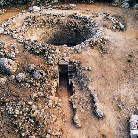 Ο Θολωτός Μυκηναϊκός Τάφος στα Τζανάτα, ΤΖΑΝΑΤΑ (Οικισμός) ΚΕΦΑΛΛΟΝΙΑ