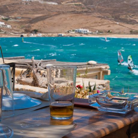 Απολαμβάνοντας τον αέρα στη Φτελιά, ΦΤΕΛΙΑ (Παραλία) ΜΥΚΟΝΟΣ