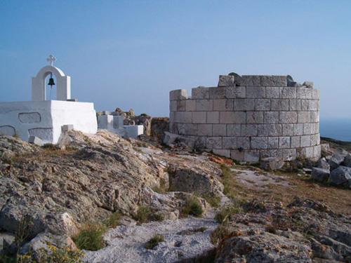 Megalo Chorio, Aspropyrgos (White tower); there are ruins of it of the hellenistic period MEGALO CHORIO (Village) SERIFOS