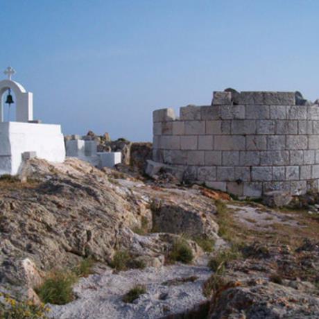 Megalo Chorio, Aspropyrgos (White tower); there are ruins of it of the hellenistic period, MEGALO CHORIO (Village) SERIFOS