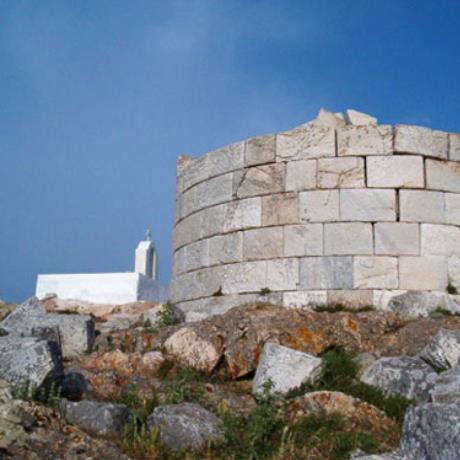 Megalo Chorio, Aspropyrgos (White Tower); on the east of it the ruins of the Gria Castle are visible, MEGALO CHORIO (Village) SERIFOS