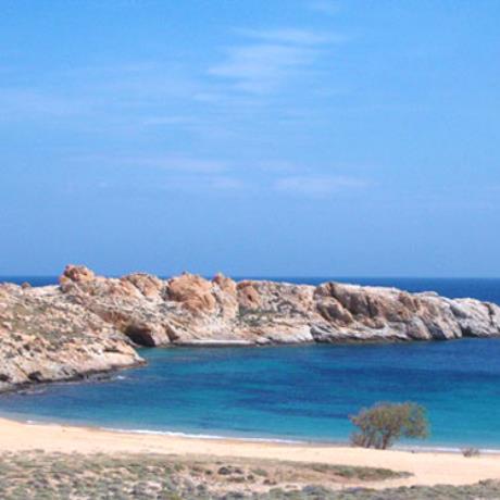 Agios Sostis sandy beach is right next to a cape, AGIOS SOSTIS (Beach) SERIFOS