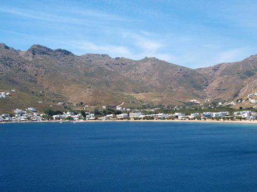 Avlomonas is a popular seaside of the northern end of Livadi, almost 1 km. long AVLOMONAS (Beach) SERIFOS