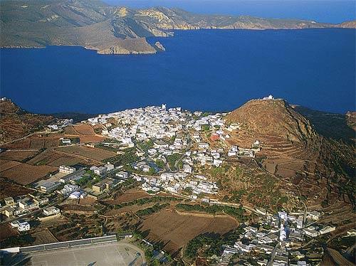 A panoramic view of Plaka & the Castle on top of the hill overlooking the Gulf of Milios MILOS (Small town) KYKLADES