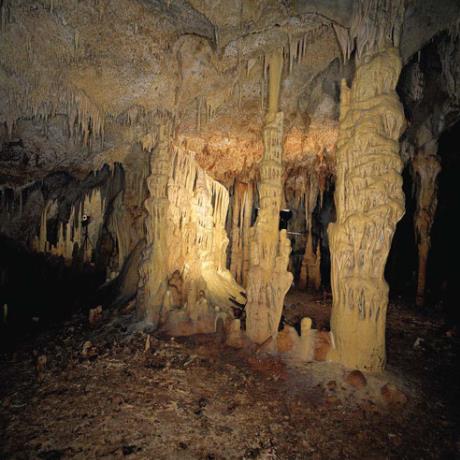 Alistrati - cavern, from the antechamber start different high galleries fully decorated with stalactites & stalagmites, ALISTRATI (Small town) SERRES