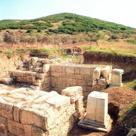 Amfipolis - the nearest neolithic settlement was discovered on a hill adjacent to the ancient town, where rich finds from its cemetery show that a considerable settlement also existed in the Early Iron Age, AMFIPOLIS (Ancient city) SERRES