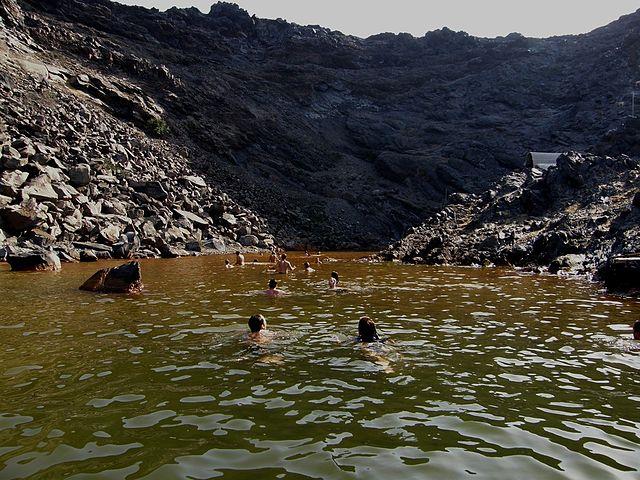 Ηot springs in Palia Kameni PALIA KAMENI (Rocky island) THIRA