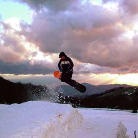 Vitsi, fancying manoeuvres on a snowboard, VITSI (Ski centre) KASTORIA