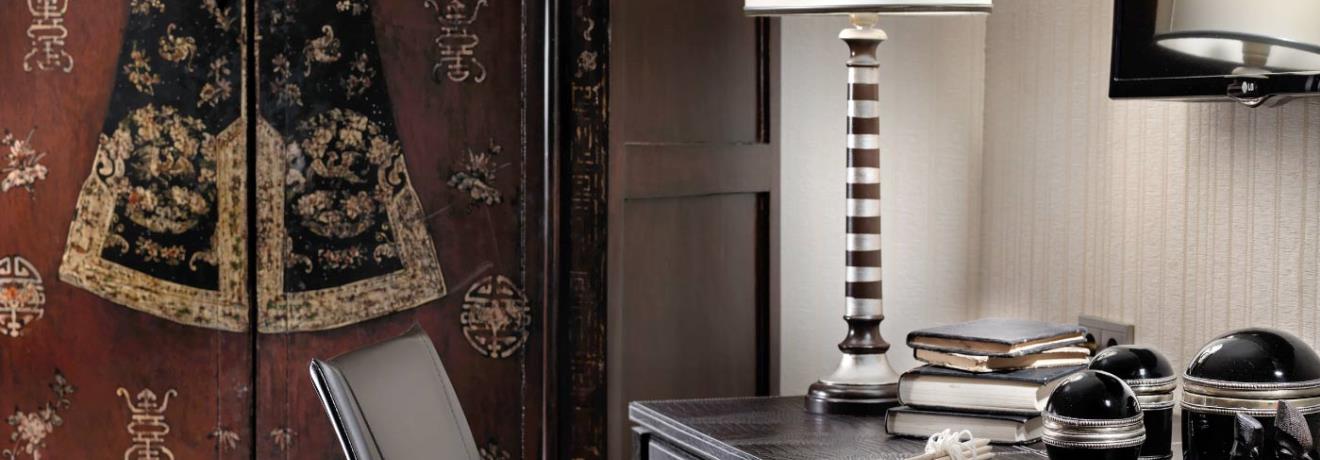 Suite executive desk