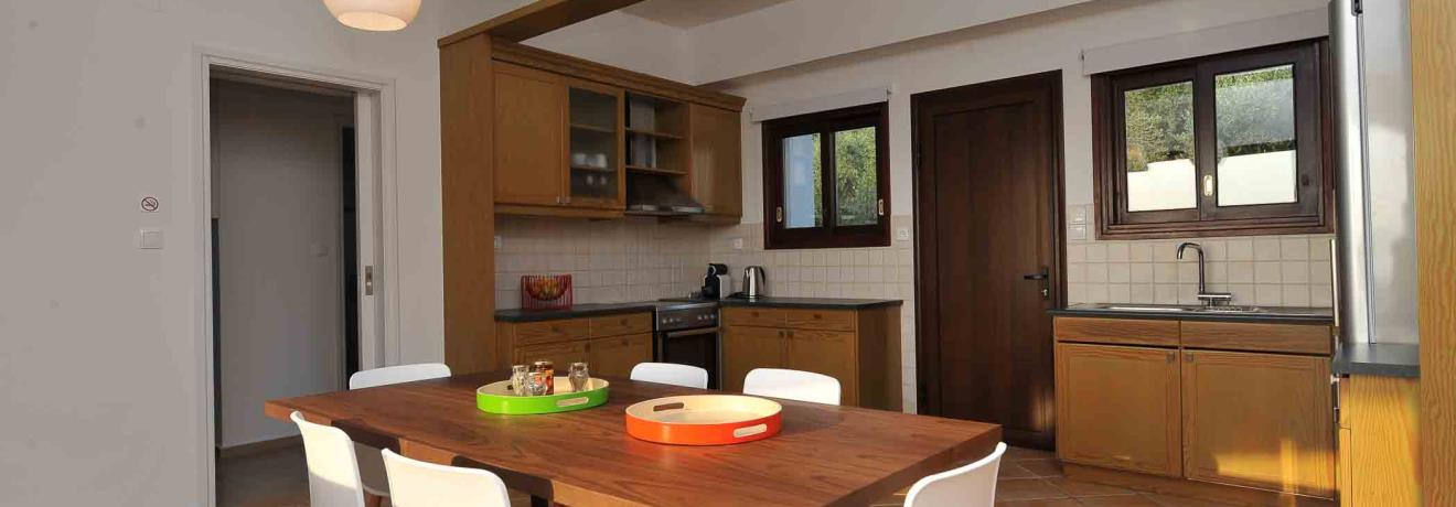 Kitchen & dining area