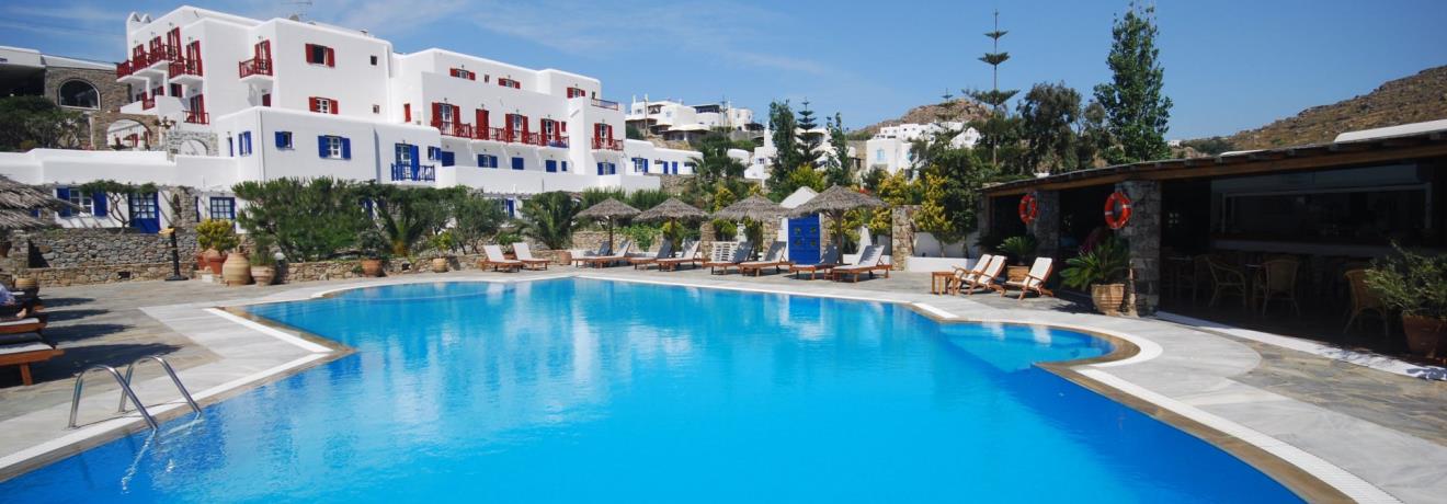 Πισίνα με jaccuzi