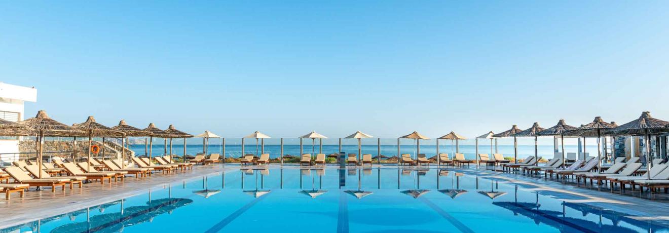 Open air swimming pool - Sea view