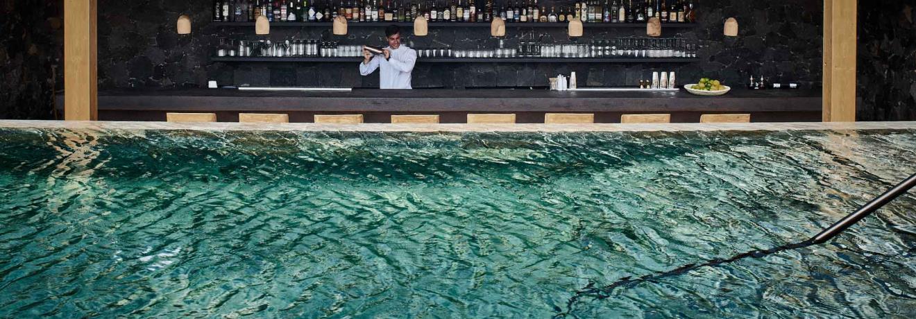 Pool bar