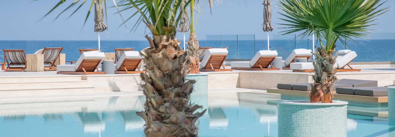 Pool Lounge