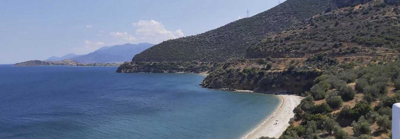 Θέα στη θάλασσα από το μπαλκόνι