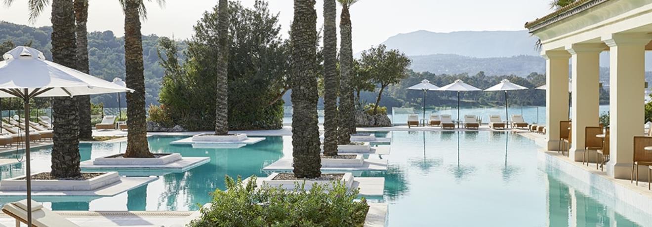 Outdoor pool - View to the sea
