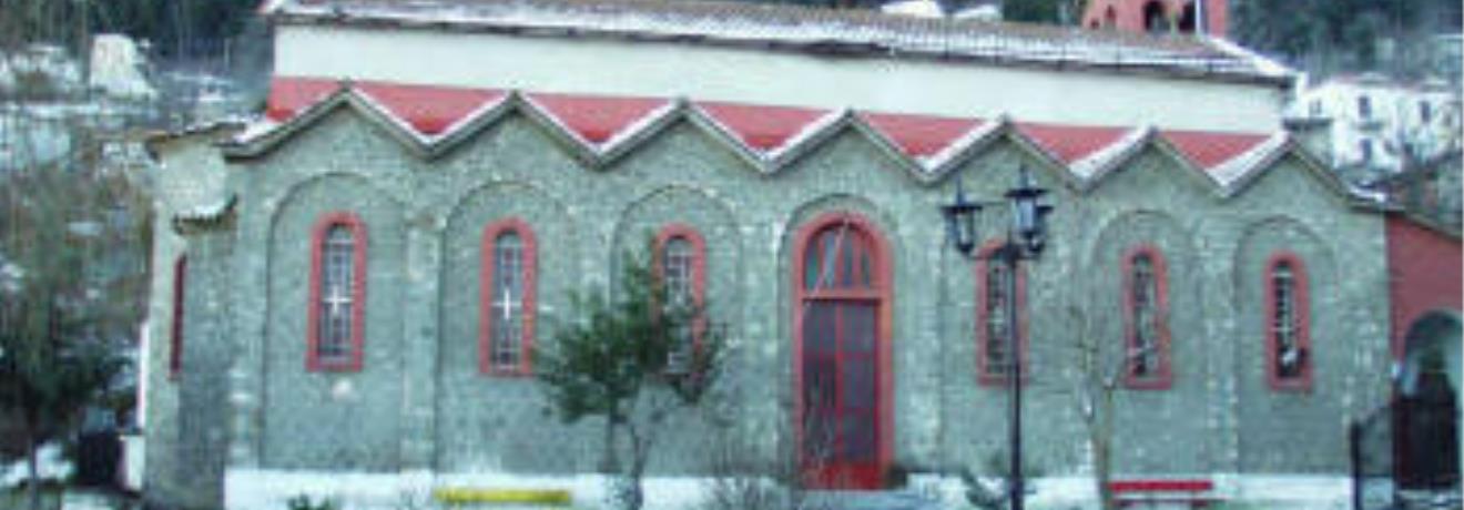 Η εκκλησία στο κέντρο του χωριού