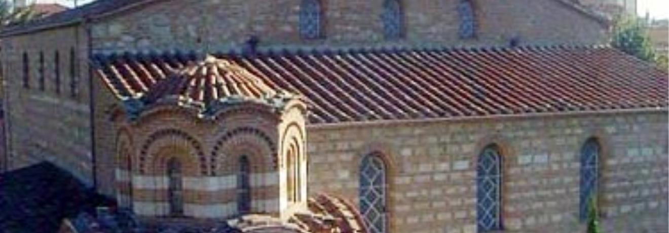 Old Metropolis - Agii Theodori church (built in 1224 A.D.) is located in the center of the old town (Varossi)