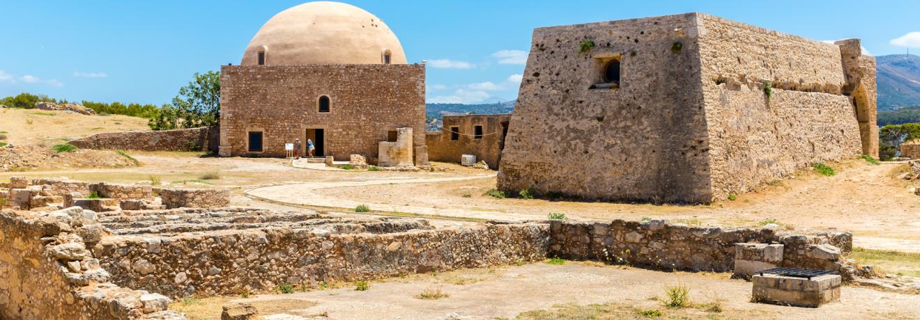 Καθεδρικός ναός στη Φορτέτζα. Κτίστηκε το 1583 και ήταν αφιερωμένος στον Άγιο Νικόλαο. Κατά την Τουρκοκρατία μετατράπηκε σε τέμενος του σουλτάνου Ιμπραήμ.