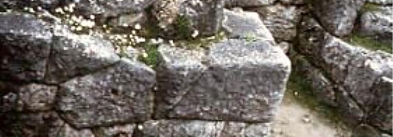 Τείχη και περάσματα στο λαβύρινθο - Κίχυρος (Εφύρη)