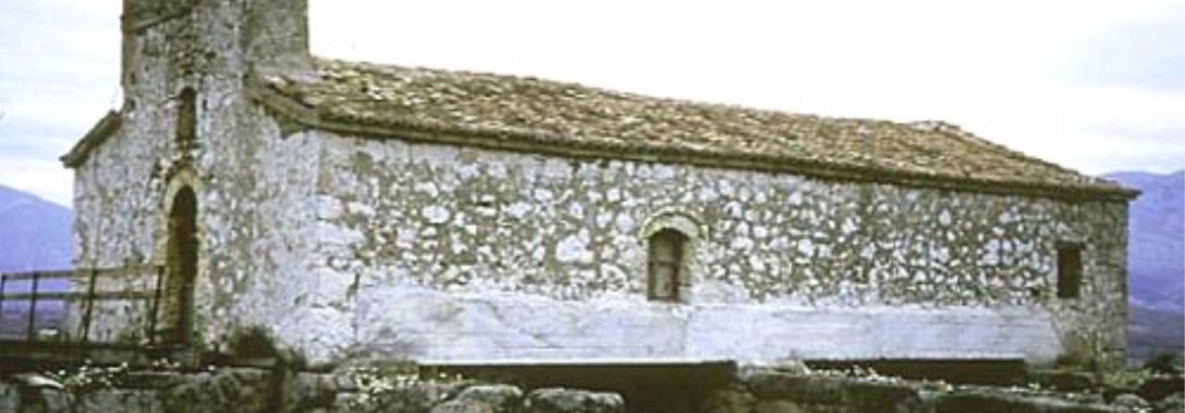 Τείχη του λαβύρινθου κάτω από τον Ι.Ν. του Αγίου Ιωάννη - Κίχυρος (Εφύρη)