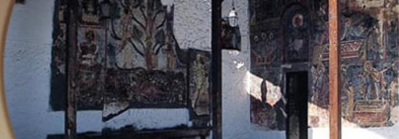Μονή Παναγίας Μαυριωτίσσης (12ου αι.) - είναι τοιχογραφημένο και στην εξωτερική όψη, όπως συνηθίζεται στη Βόρειο Ελλάδα & τα Βαλκάνια