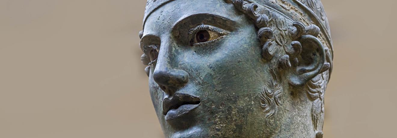 The Charioteer of Delphi: Close view to a masterpiece