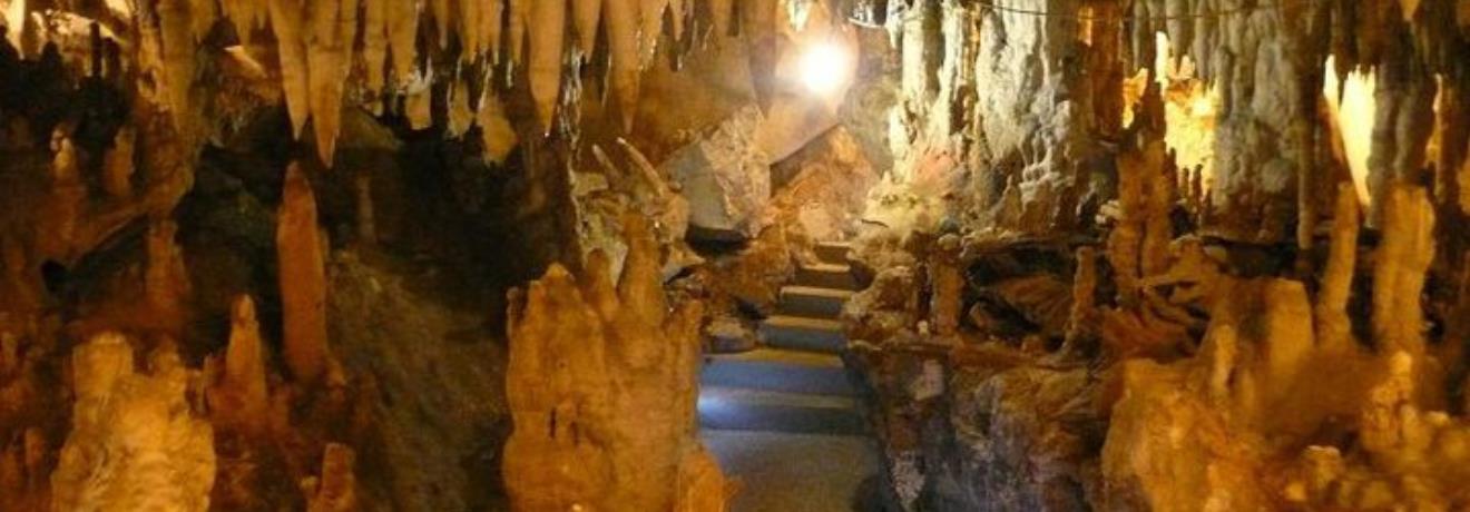 Cave of the Dragon, Kastoria: 300 m of walking route through stalactites and stalagmites, and across 4 lakes