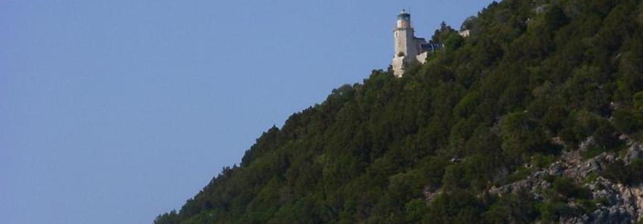 Mourtos Lighthouse on the Mavro Oros islet